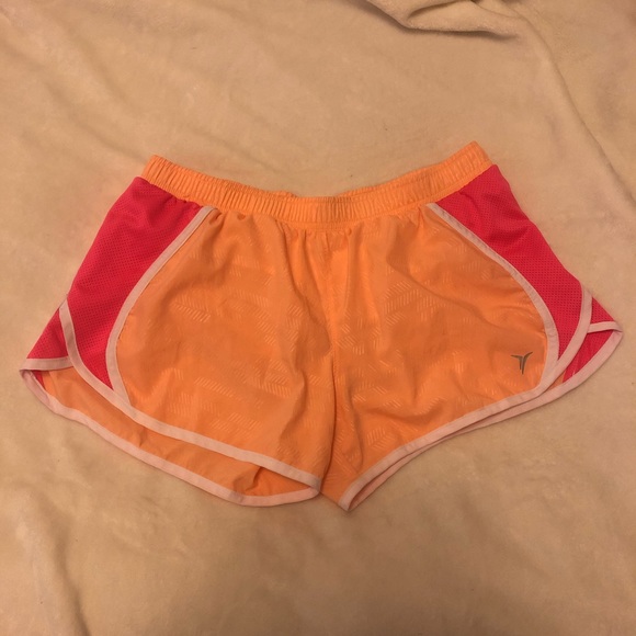 Old Navy active shorts - Picture 2 of 5